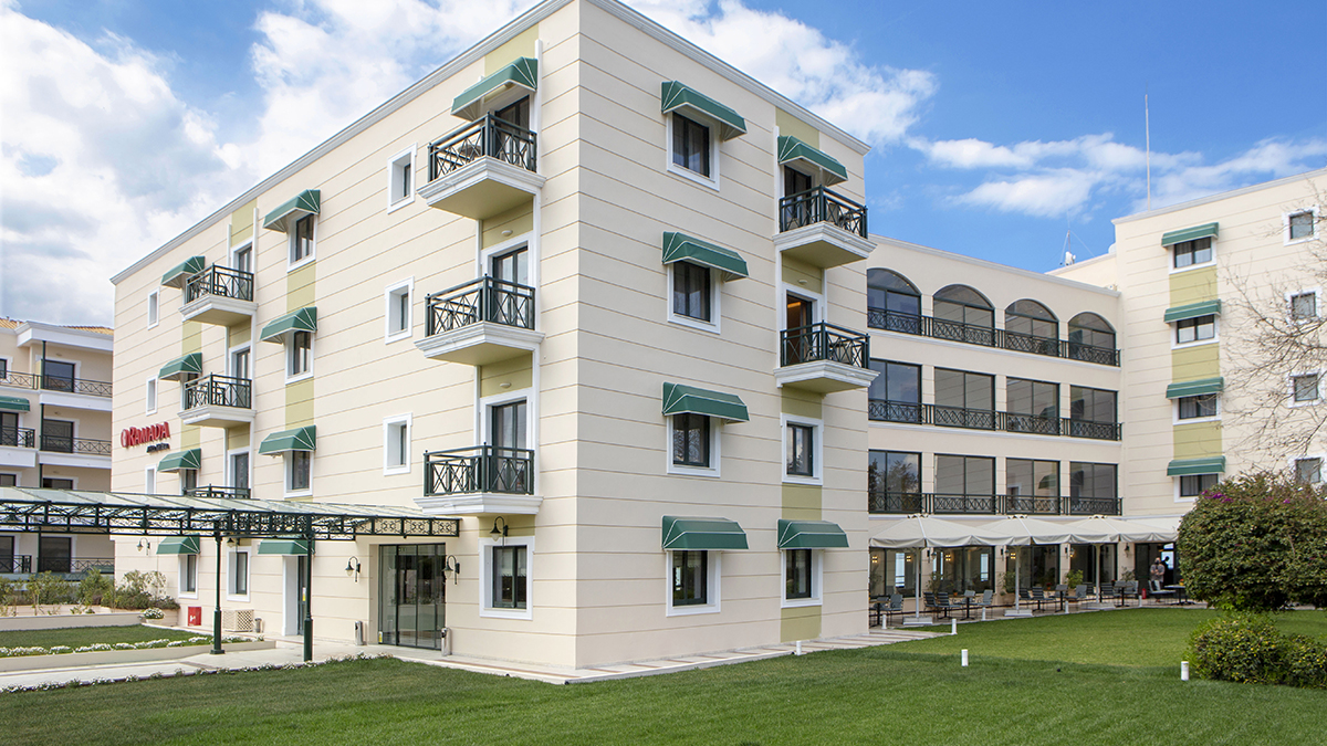 Zeus Essence Ramada Athens  (ex Ramada Athens Attica Riviera)